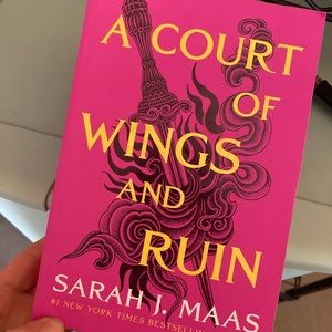 A Court Of Wing and Ruins